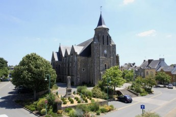 Eglise bourg de Nivillac