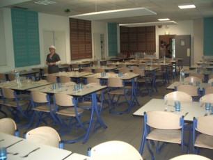 Gde salle restaurant scolaire couverts
